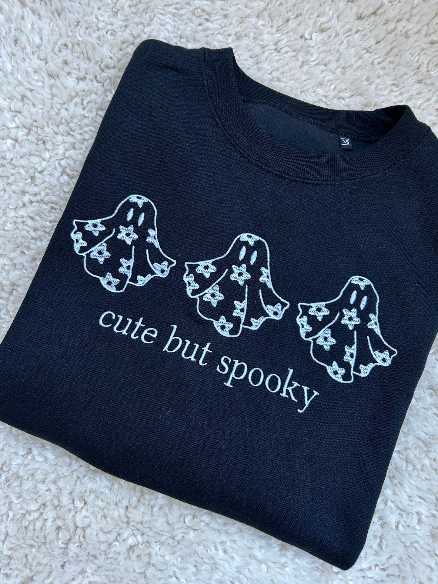 Sweat-shirt « Cute but spooky »