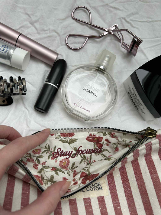 Pochette à volants rouge et blanche