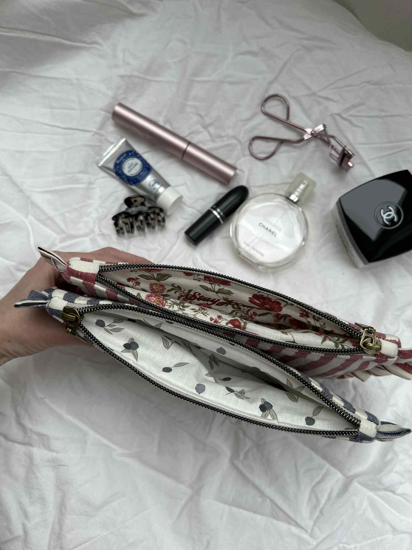 Pochette à volants rouge et blanche