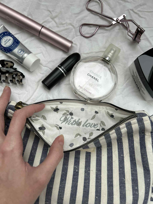 Pochette à volants bleue et blanche