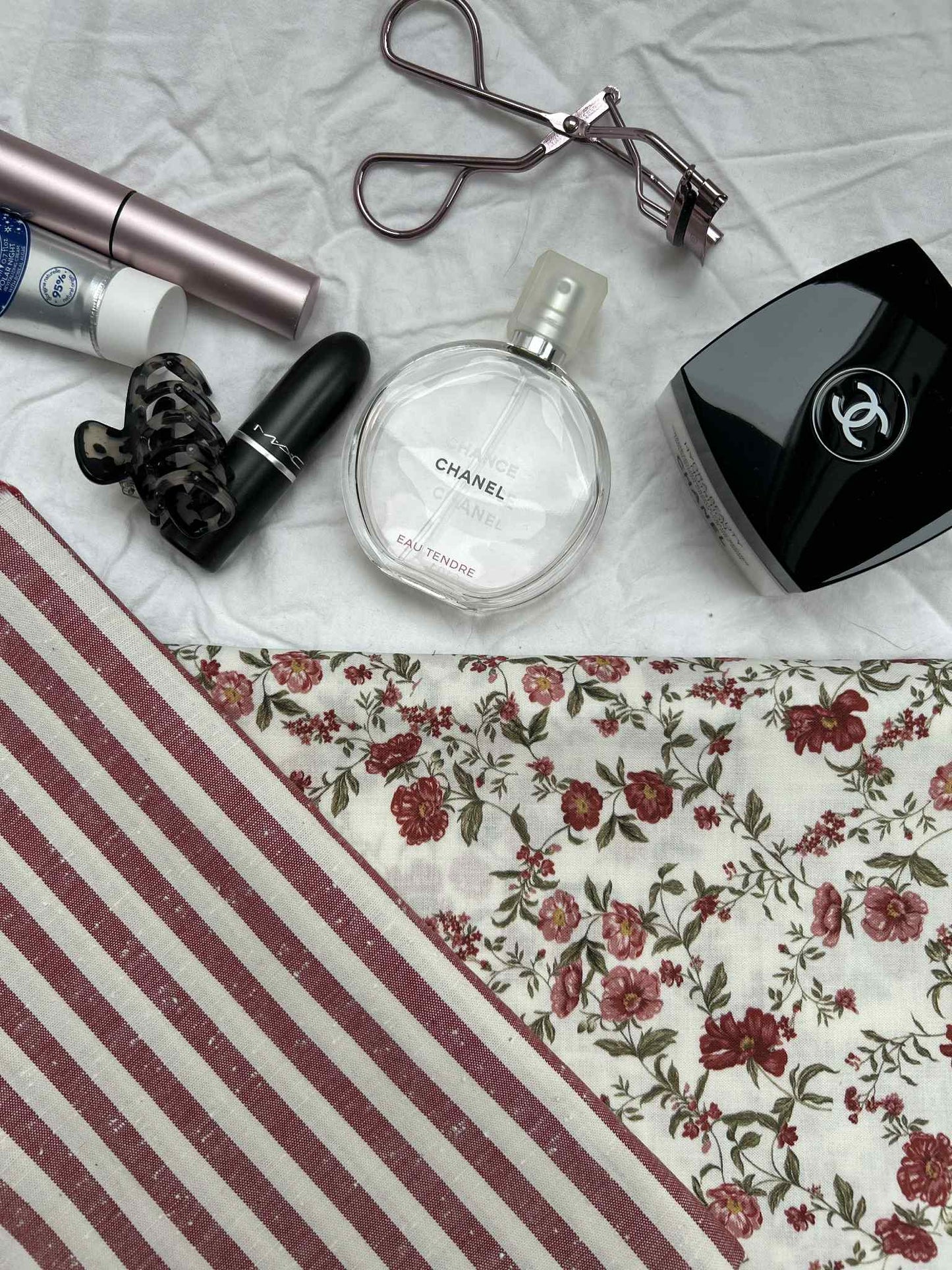 Pochette à volants rouge et blanche